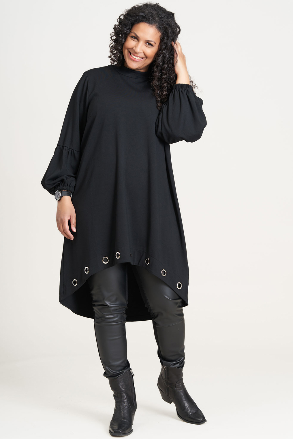 Studio jurk Liselotte ring detail Studio jurk Liselotte ring detail
