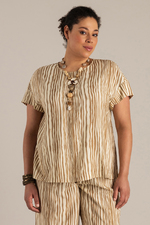 Yest Curve shirt Ushma Essential